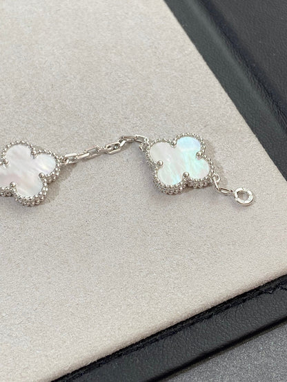 [⭐Corinne]CLOVER WHITE PEARL MOP 5 MOTIF BRACELET COLLECTION