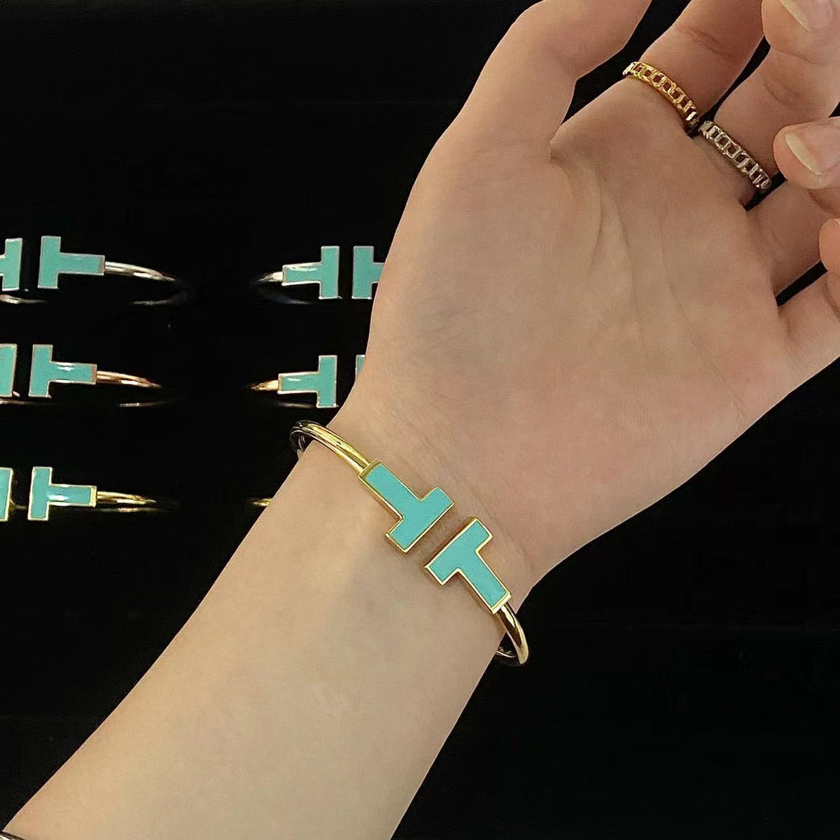 [Corinne]T WIDE TURQUOISE OPEN BRACELET