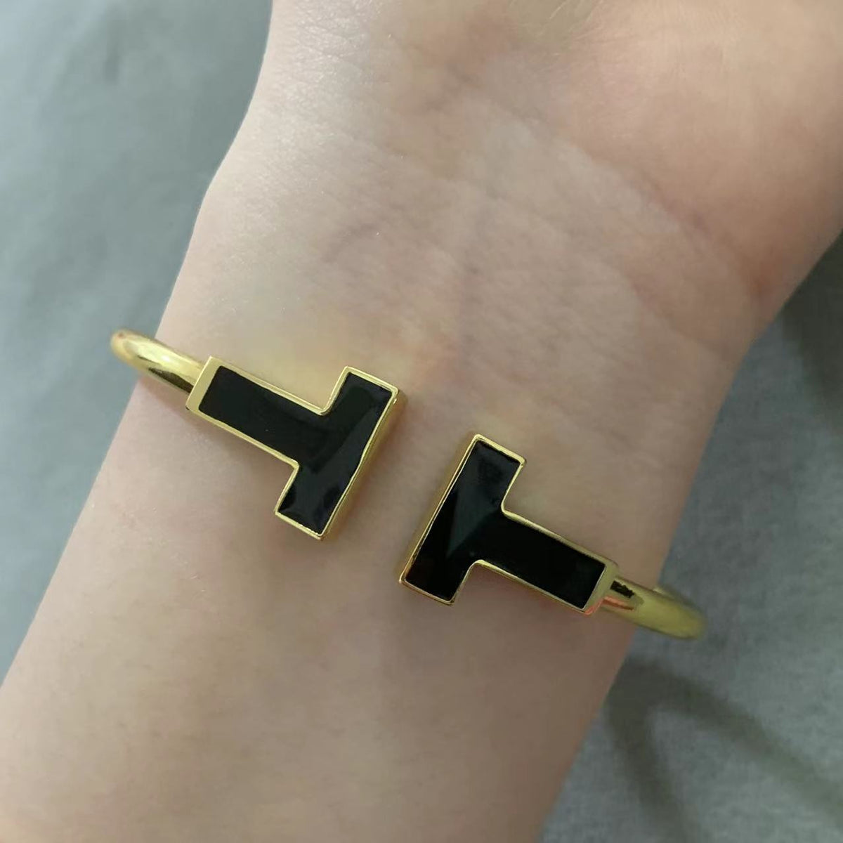 [Corinne]T WIDE ONYX OPEN BRACELET