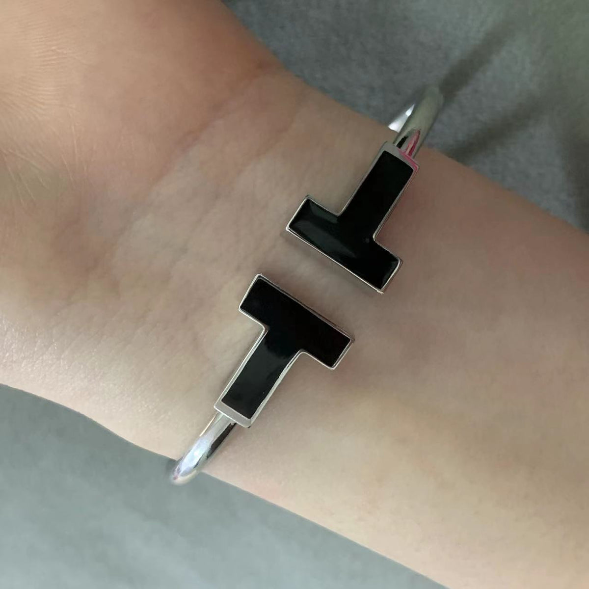 [Corinne]T WIDE ONYX OPEN BRACELET