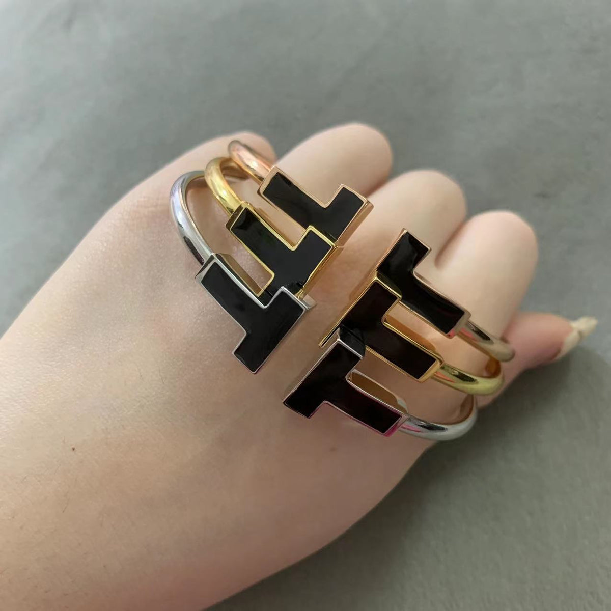 [Corinne]T WIDE ONYX OPEN BRACELET