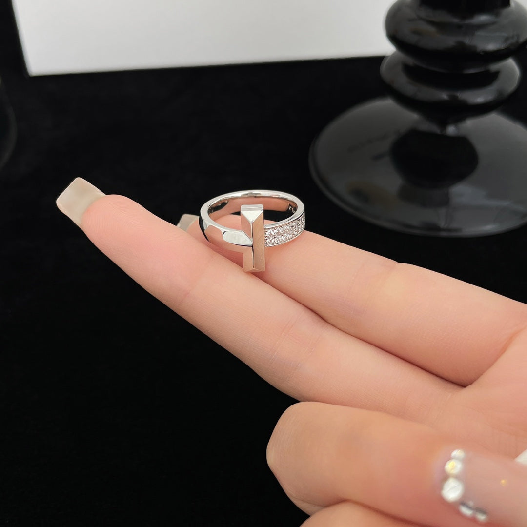 [Corinne]T WIDE DIAMOND RING