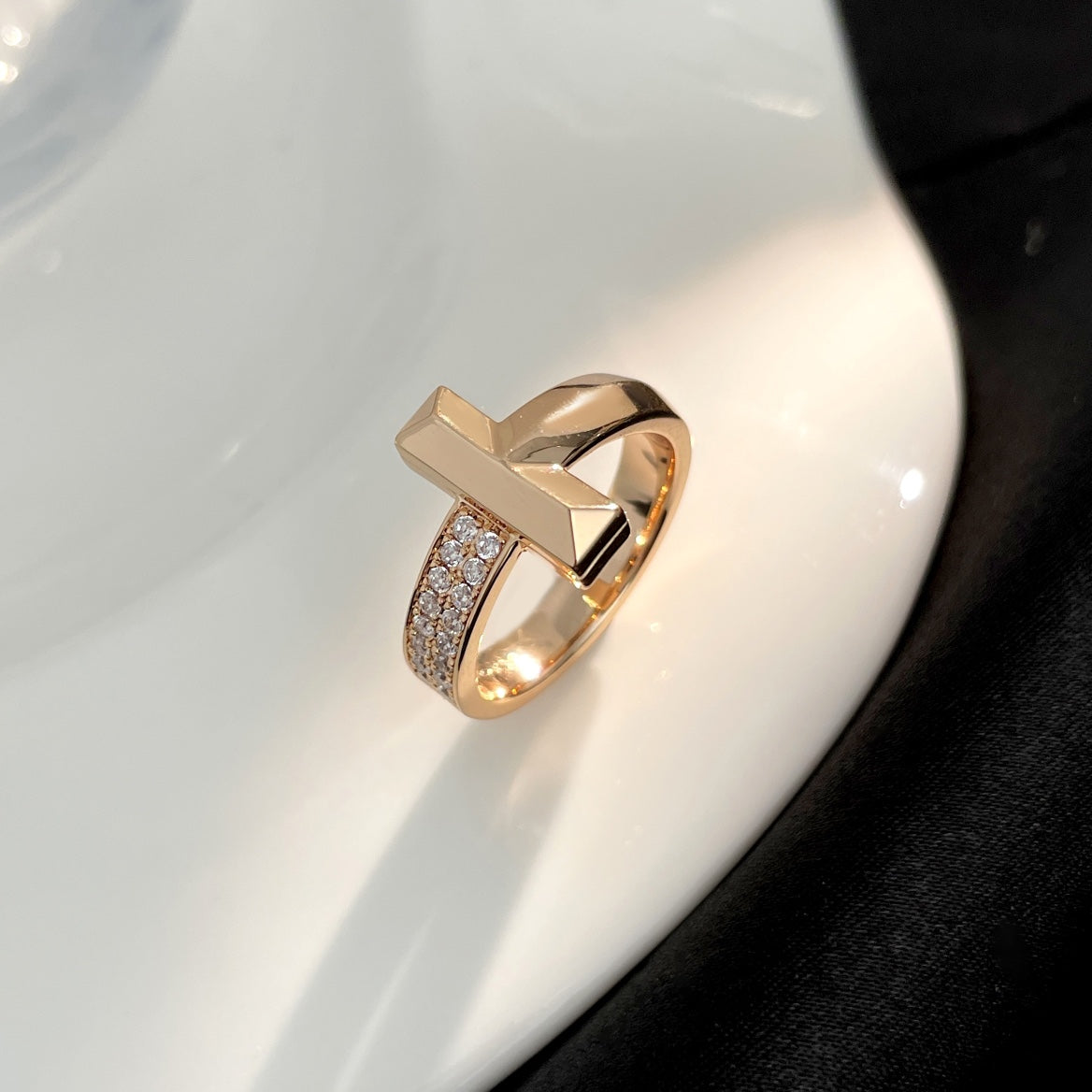 [Corinne]T WIDE DIAMOND RING