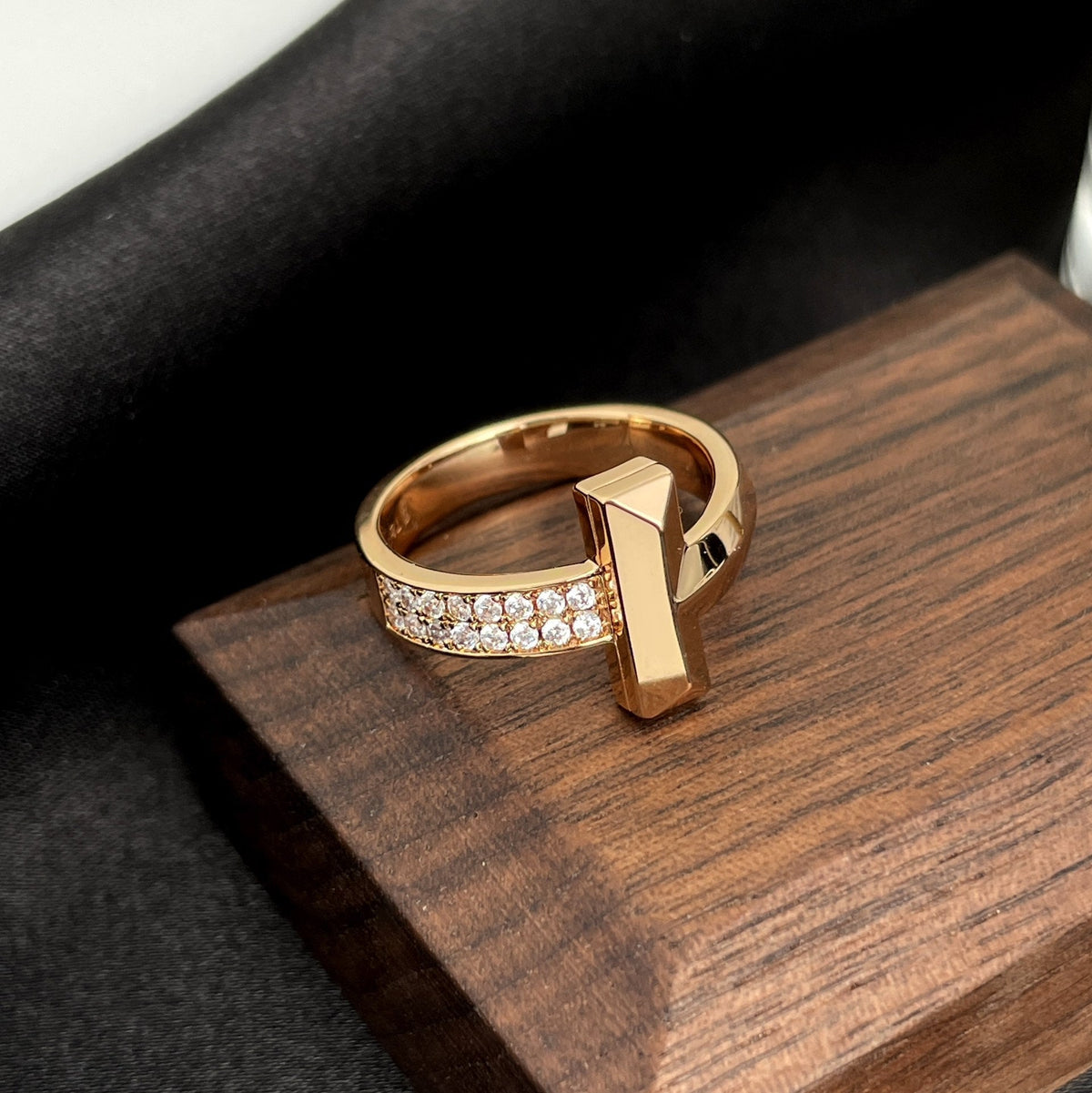 [Corinne]T WIDE DIAMOND RING