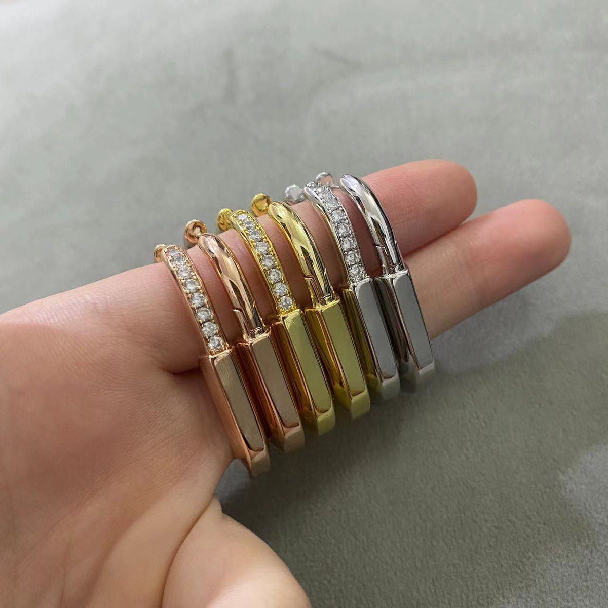 [Corinne]LOCK MEDIUM DIAMNOND EARRINGS