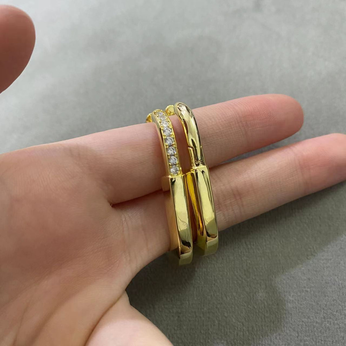 [Corinne]LOCK MEDIUM DIAMNOND EARRINGS