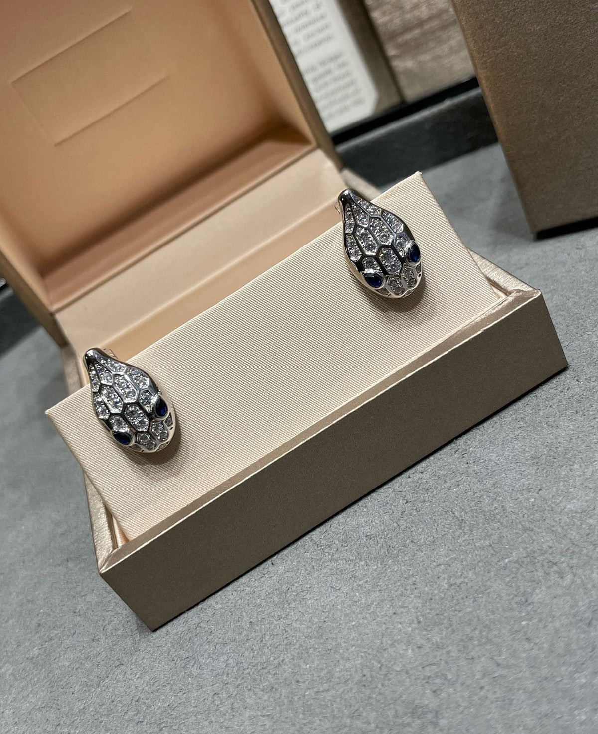 [⭐Corinne]SERPENT DIAMOND STUD EARRINGS