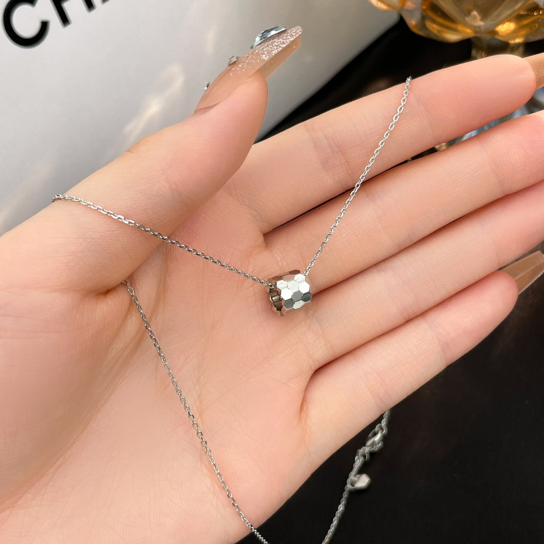 [⭐Corinne]BEE MINI NECKLACE