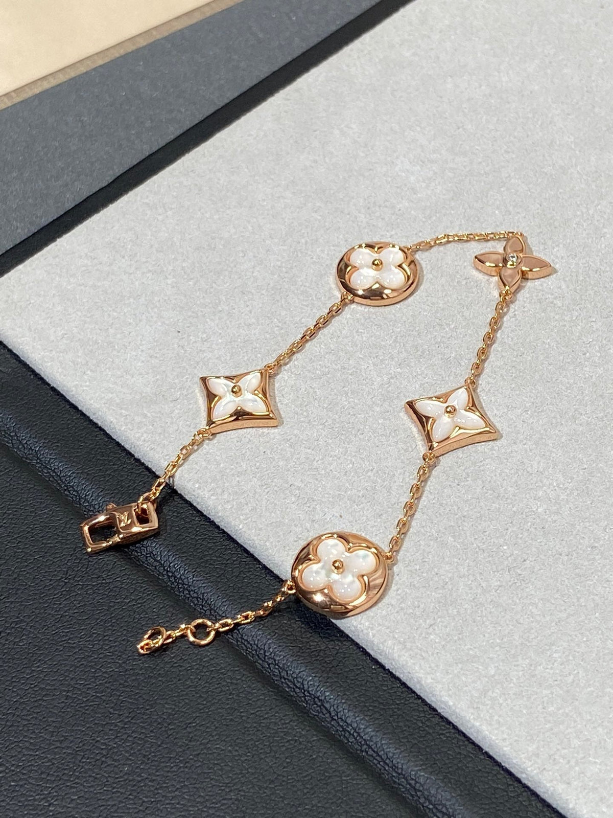 [⭐Corinne]STAR AND SUN 5 MOTIF MOP PINK GOLD BRACELET