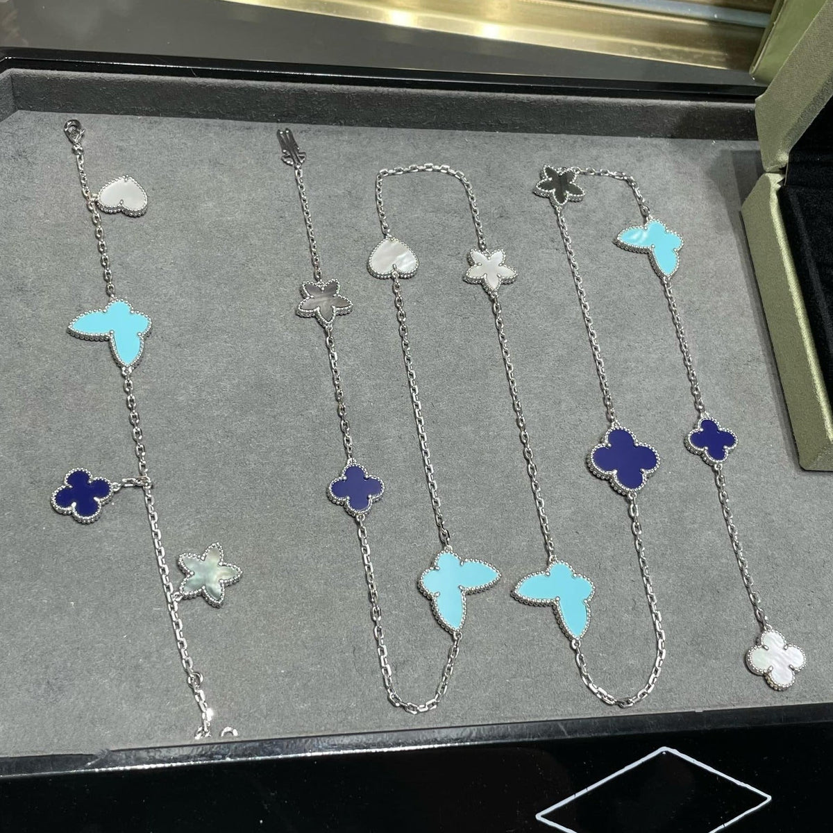 [⭐Corinne]LUCKY CLOVER SILVER 11 MOTIF NECKLACE