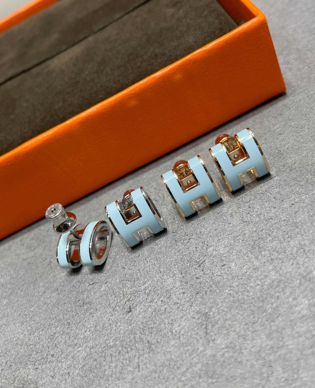 [⭐Corinne]POP H SKY BLUE STUD EARRINGS