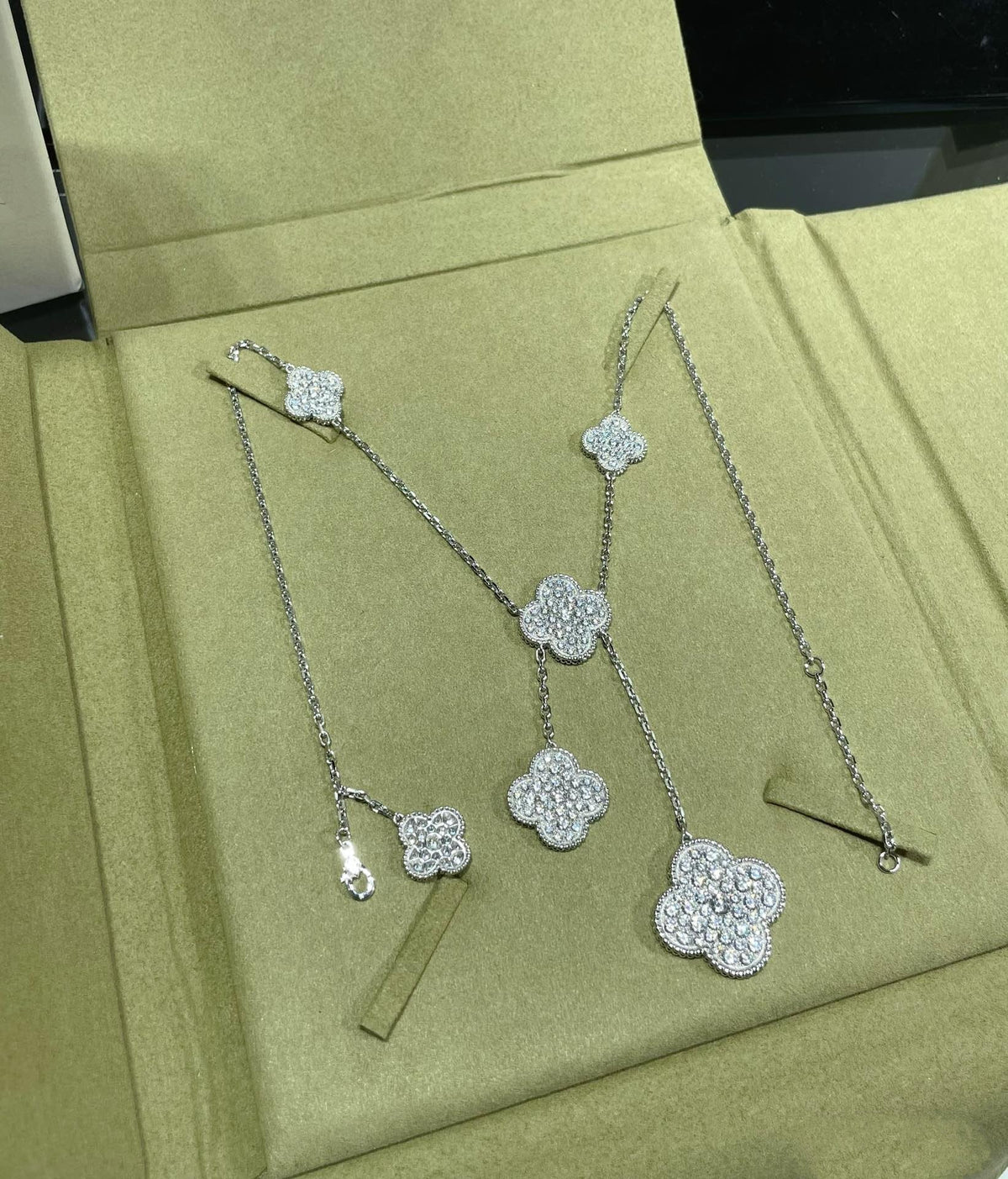 [⭐Corinne]CLOVER 6 MOTIF DIAMOND PAVED NECKLACE