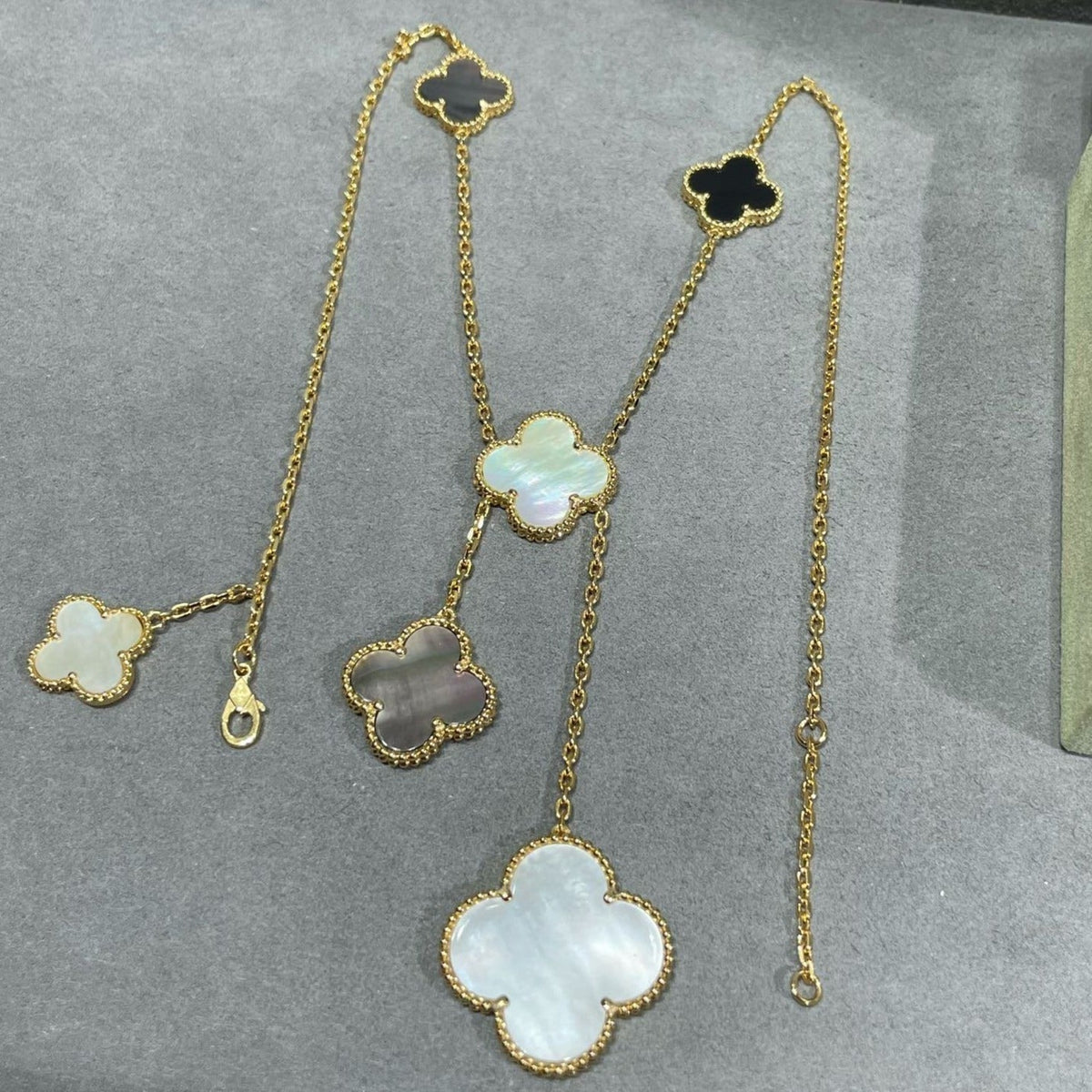 [⭐Corinne]CLOVER 6 MOTIF MOP ONYX GOLD NECKLACE