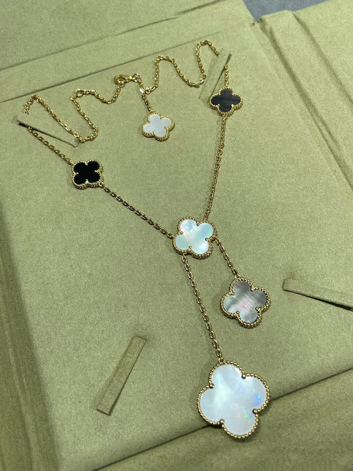 [⭐Corinne]CLOVER 6 MOTIF MOP ONYX GOLD NECKLACE