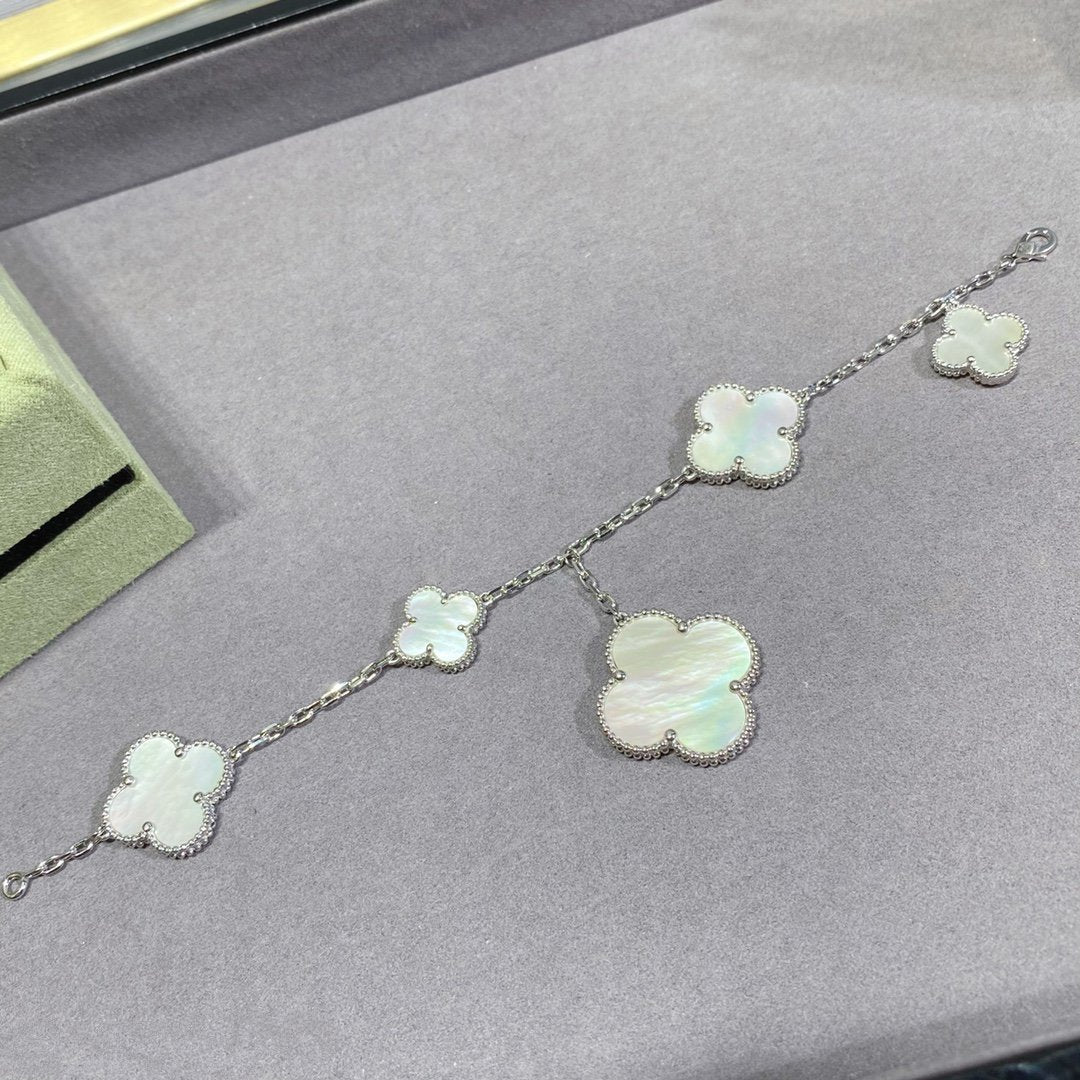 [⭐Corinne]CLOVER 5 MOTIF WHITE MOP SILVER BRACELET