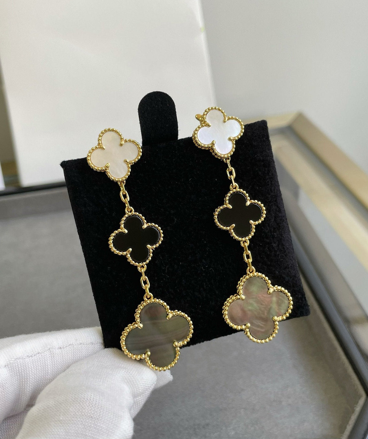 [⭐Corinne]CLOVER 3 MOTIF MOP ONYX DARK MOP PINK GOLD EARRINGS