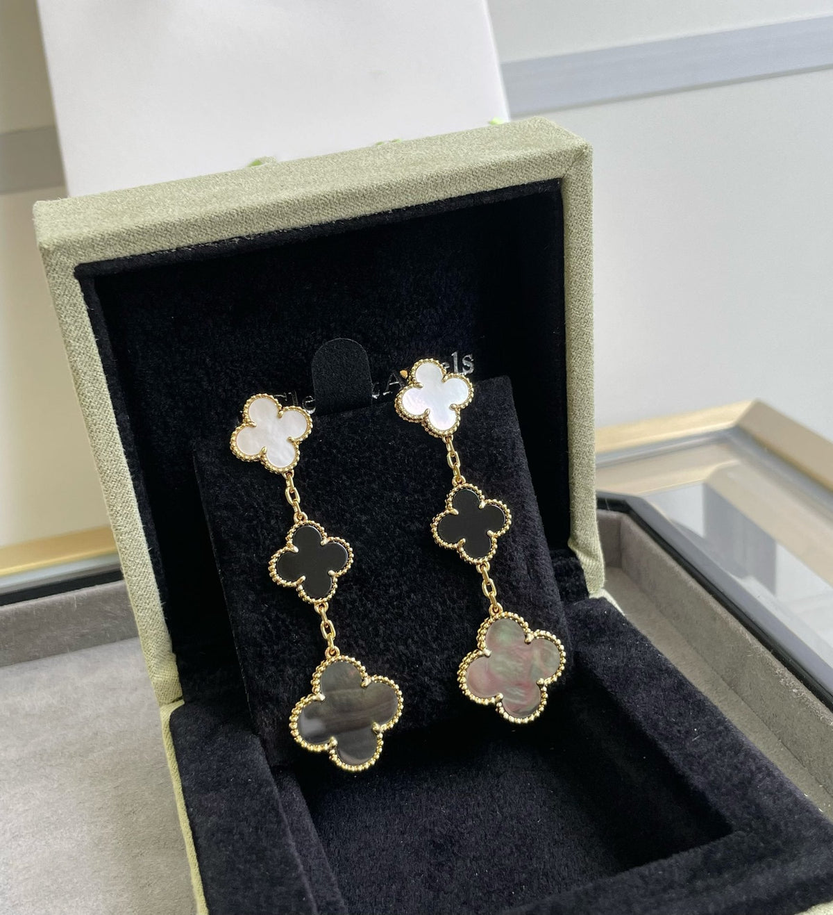 [⭐Corinne]CLOVER 3 MOTIF MOP ONYX DARK MOP PINK GOLD EARRINGS
