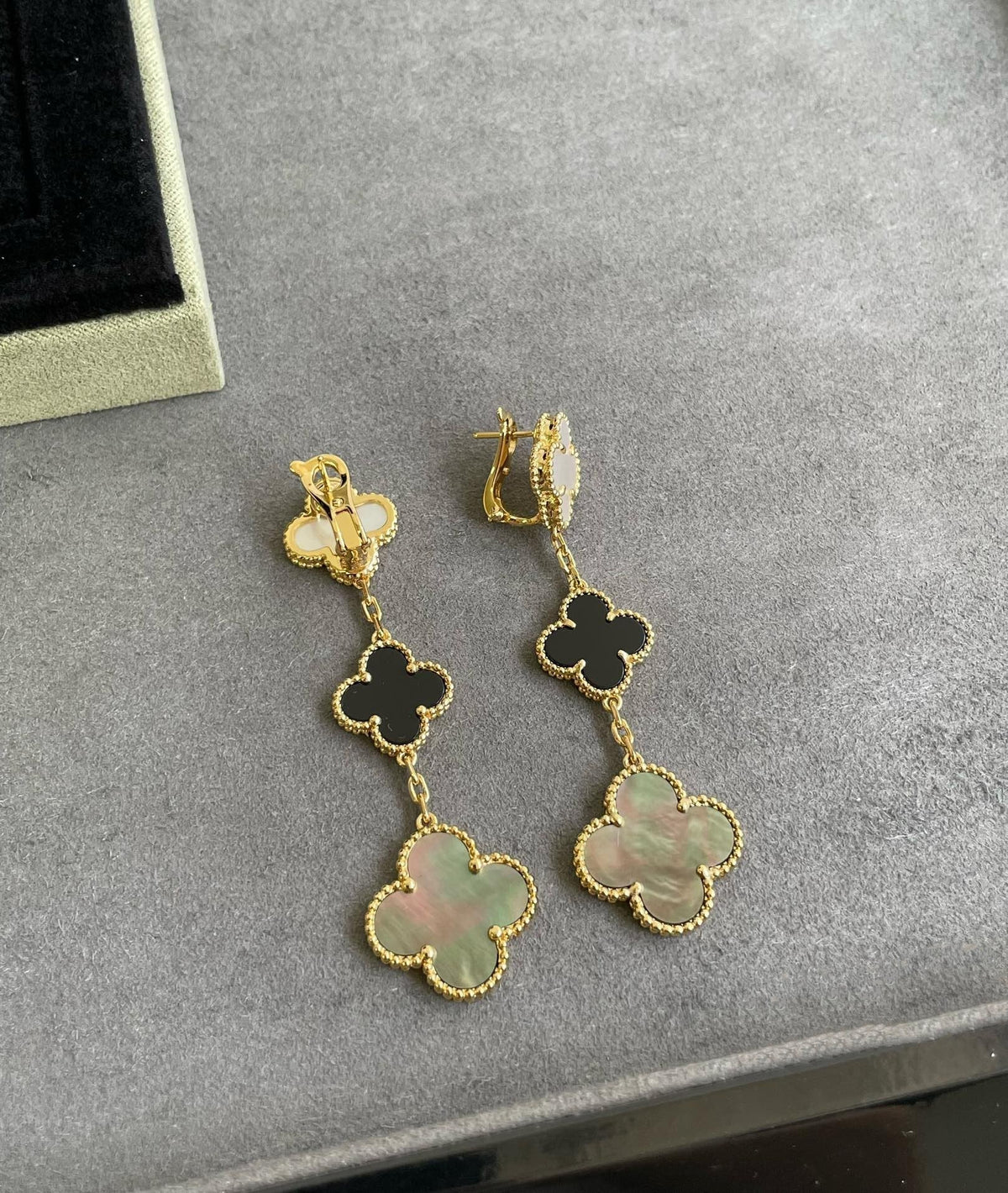 [⭐Corinne]CLOVER 3 MOTIF MOP ONYX DARK MOP PINK GOLD EARRINGS