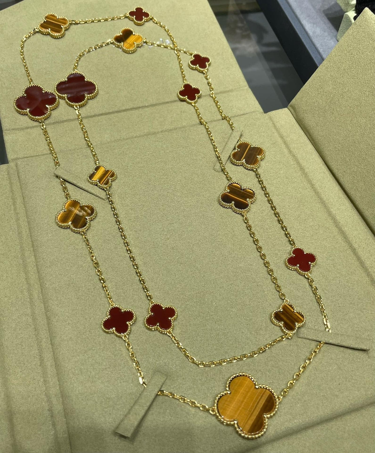 [⭐Corinne]CLOVER 16 MOTIF CARNELIAN TIGER EYE ROSE GOLD NECKLACE