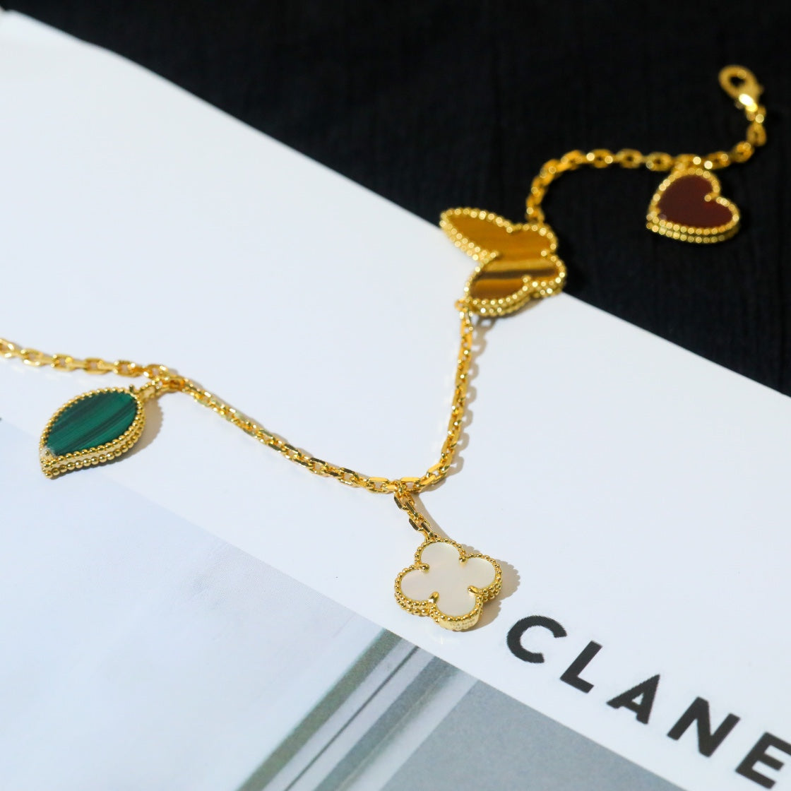 [⭐Corinne]LUCKY SPRING 5 MOTIF GOLD BRACELET