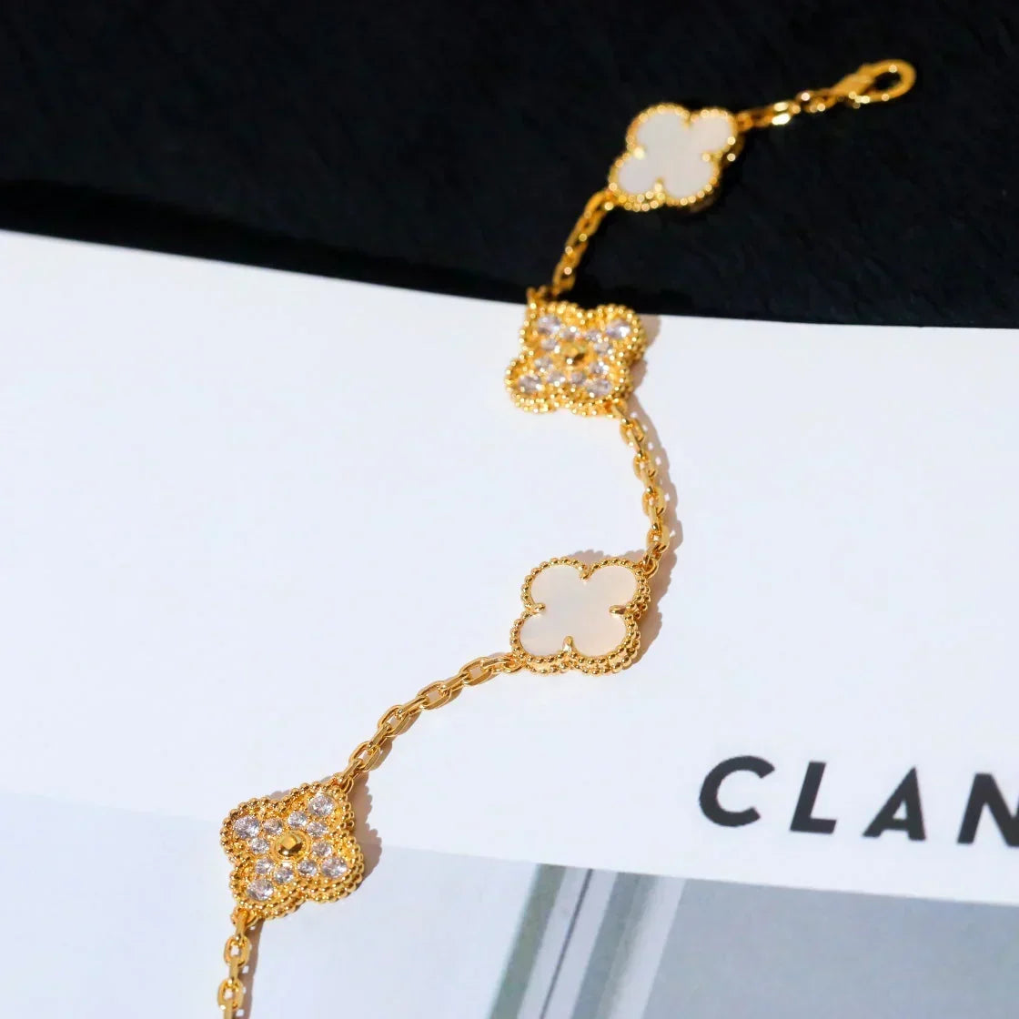 [⭐Corinne]CLOVER WHITE PEARL MOP 5 MOTIF BRACELET COLLECTION