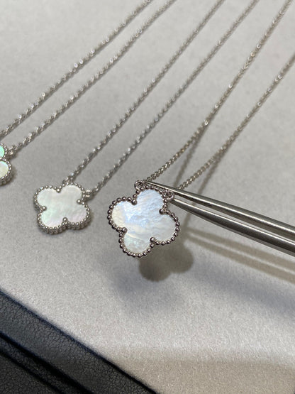 [⭐Corinne]CLOVER MEDIUM SILVER WHITE MOP NECKLACE