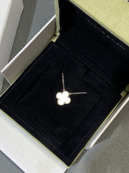 [⭐Corinne]CLOVER MEDIUM SILVER WHITE MOP NECKLACE