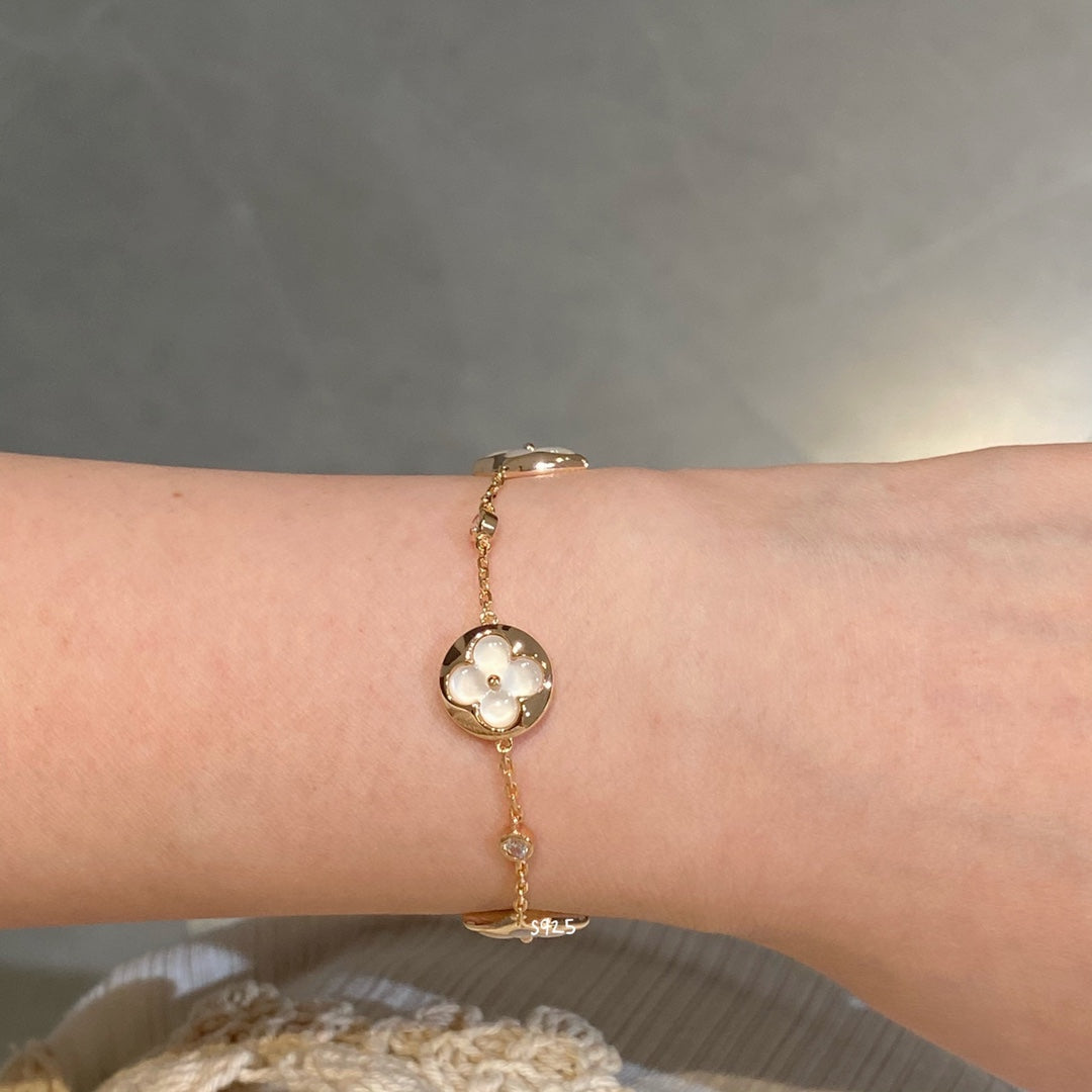 [⭐Corinne]STAR AND SUN 4 MOTIF WHITE MOP PINK GOLD BRACELET