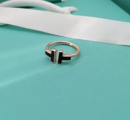 [Corinne]T SMALL ONYX PINK GOLD RING