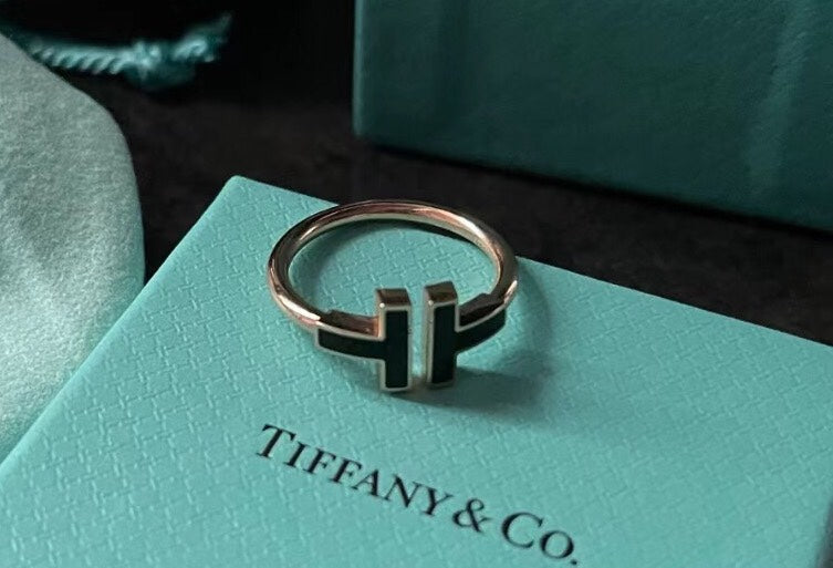 [Corinne]T SMALL ONYX PINK GOLD RING