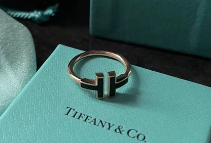 [Corinne]T SMALL ONYX PINK GOLD RING