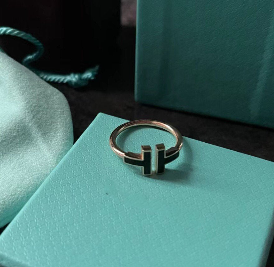 [Corinne]T SMALL ONYX PINK GOLD RING