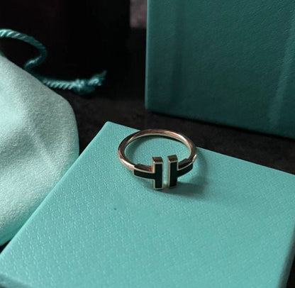 [Corinne]T SMALL ONYX PINK GOLD RING