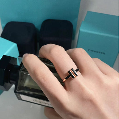 [Corinne]T SMALL ONYX PINK GOLD RING