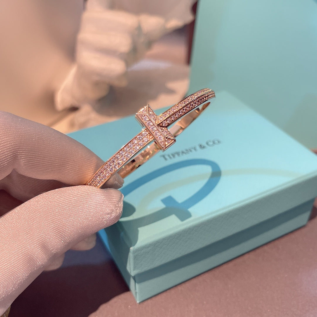 [Corinne]T1 WIDE HINGED BANGLE DIAMOND PAVED BRACELET