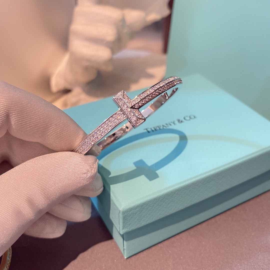 [Corinne]T1 WIDE HINGED BANGLE DIAMOND PAVED BRACELET