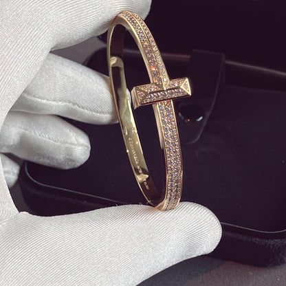 [Corinne]T1 WIDE HINGED BANGLE DIAMOND PAVED BRACELET