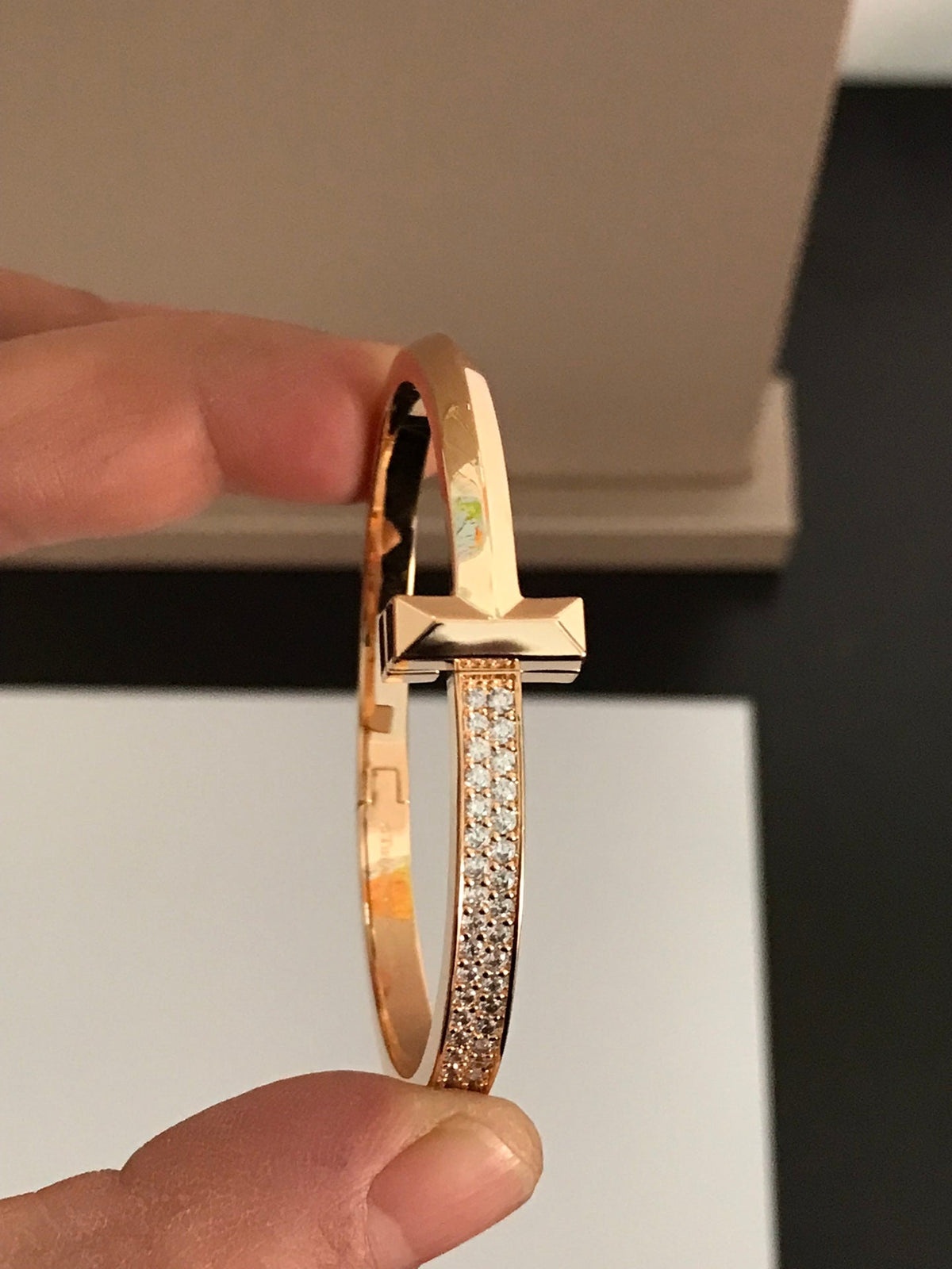 [Corinne]T1 WIDE DIAMOND HINGED BANGLE PINK GOLD