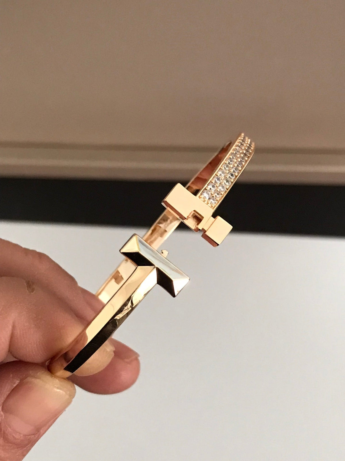 [Corinne]T1 WIDE DIAMOND HINGED BANGLE PINK GOLD