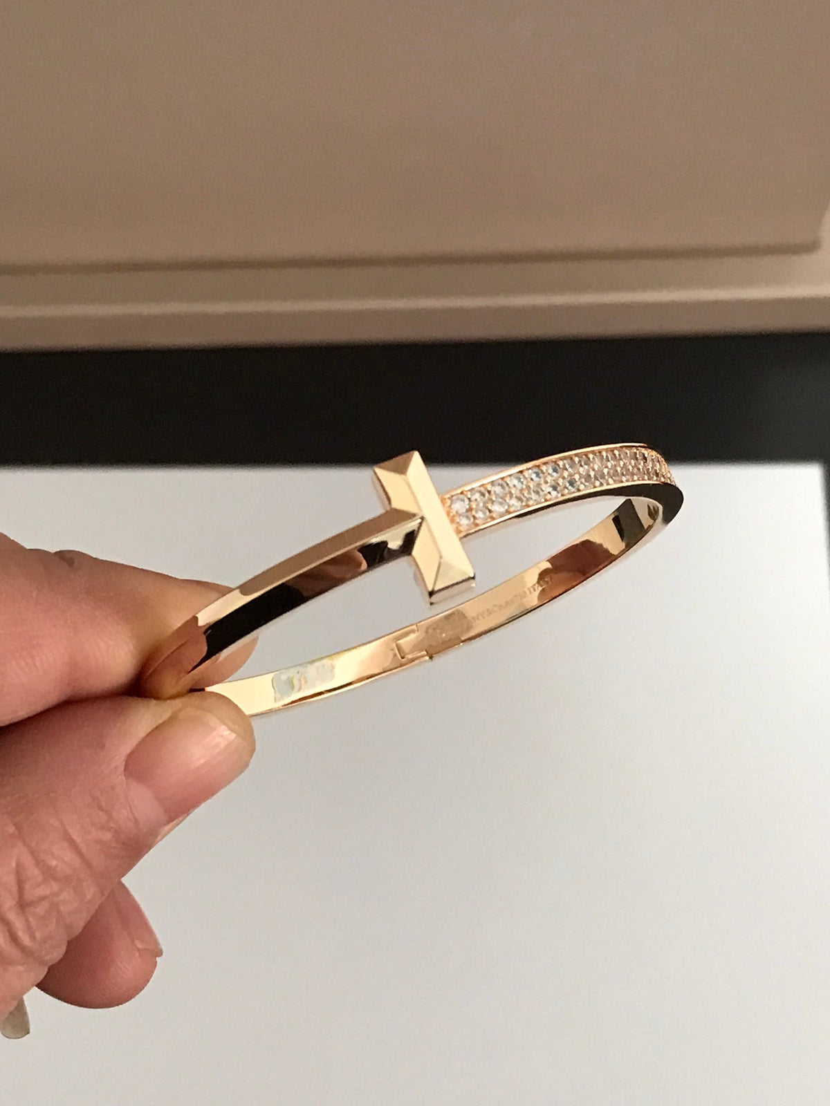 [Corinne]T1 WIDE DIAMOND HINGED BANGLE PINK GOLD