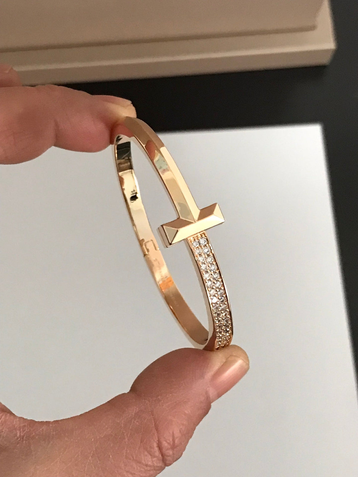 [Corinne]T1 WIDE DIAMOND HINGED BANGLE PINK GOLD
