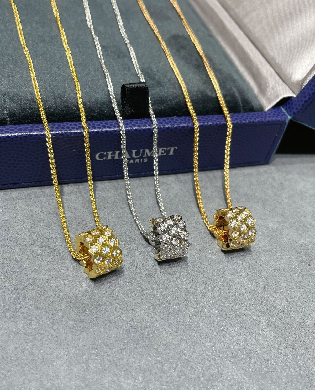 [⭐Corinne]BEE LOVE DIAMOND PAVED 3 ROW NECKLACE