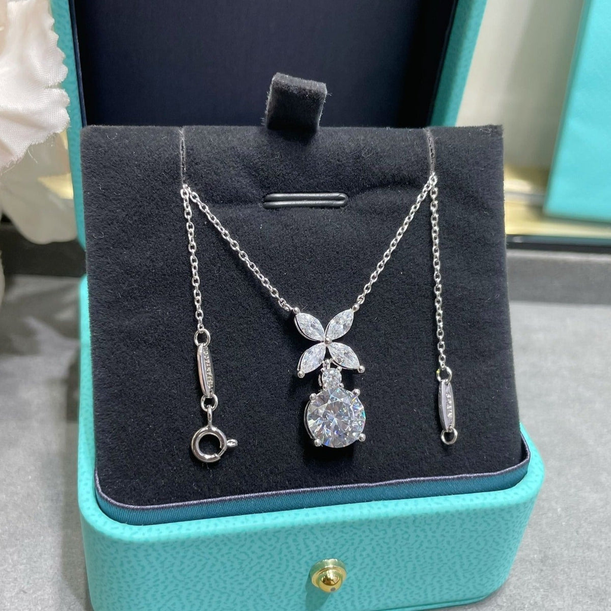 [Corinne]VICTORIA PENDANT SILVER DIAMOND NECKLACE
