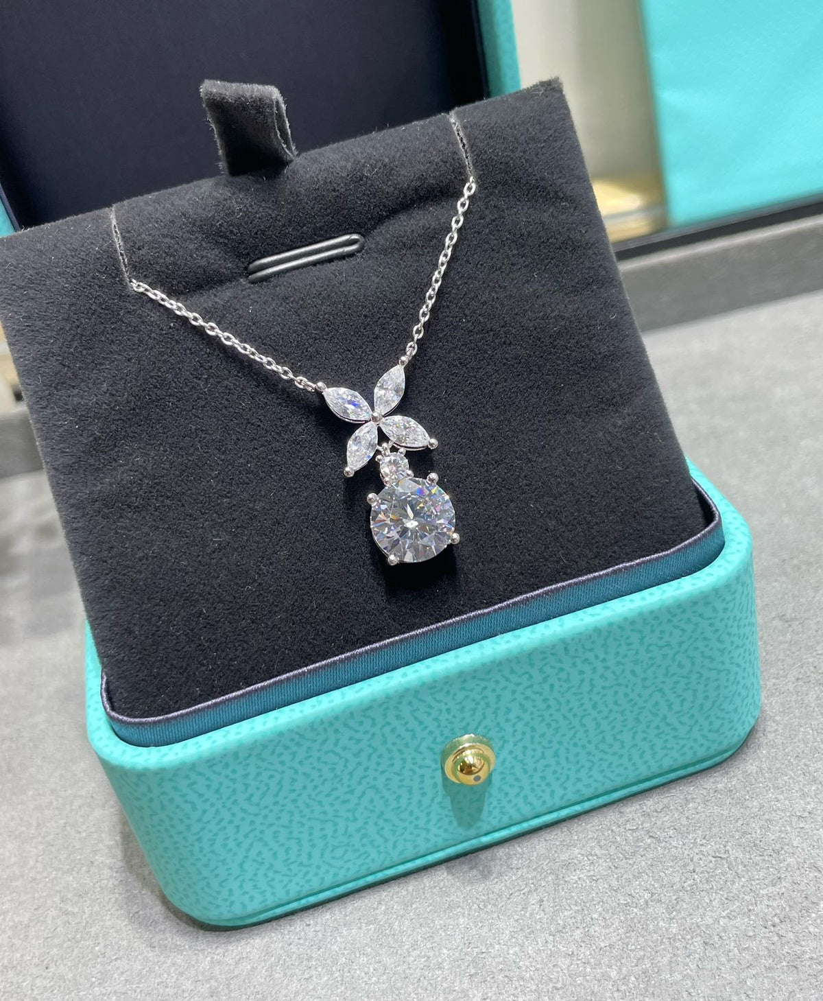 [Corinne]VICTORIA PENDANT SILVER DIAMOND NECKLACE