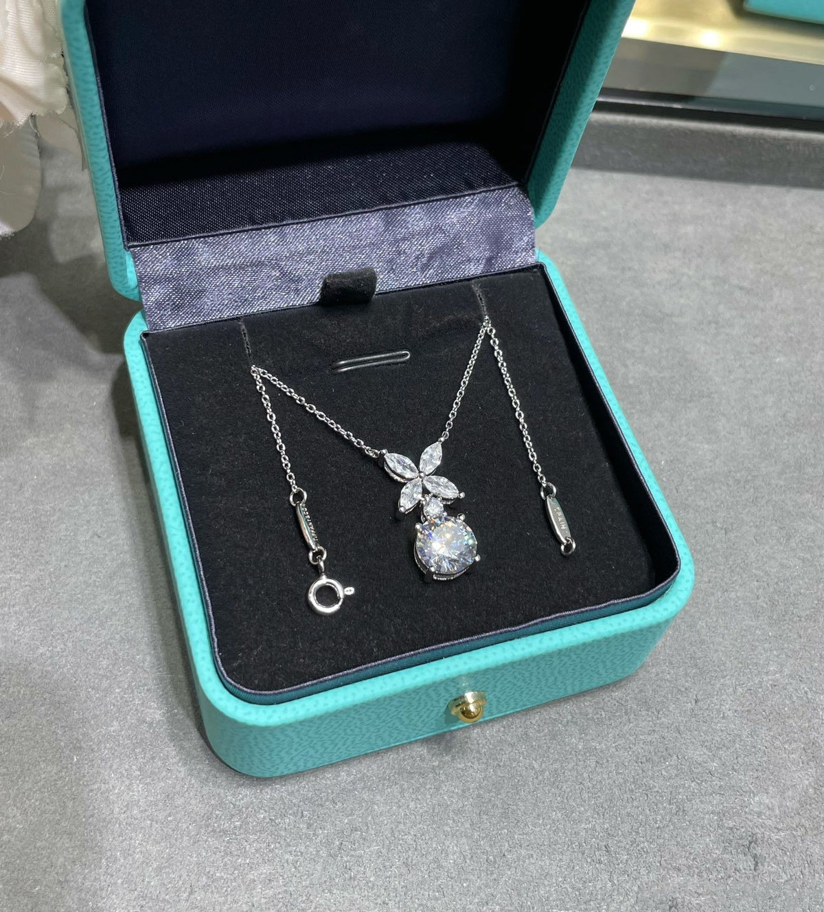 [Corinne]VICTORIA PENDANT SILVER DIAMOND NECKLACE