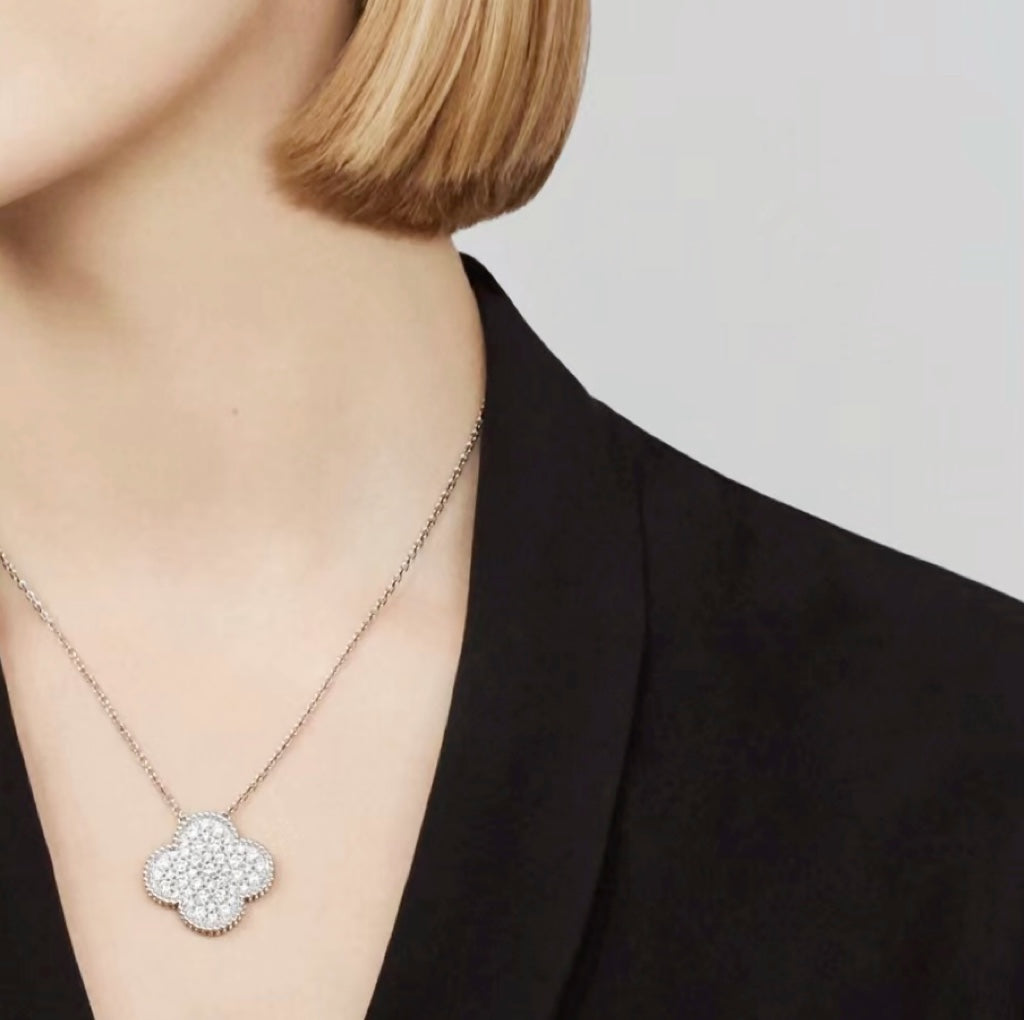 [⭐Corinne]CLOVER 25MM LARGE PENDANT DIAMOND PAVED SILVER NECKLACE