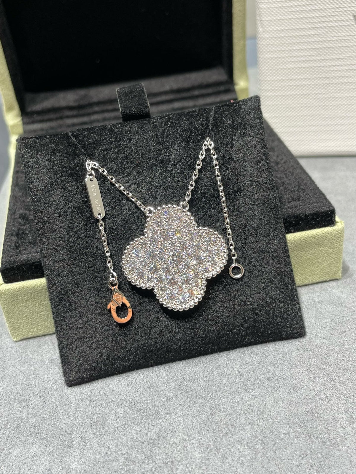 [⭐Corinne]CLOVER 25MM LARGE PENDANT DIAMOND PAVED SILVER NECKLACE