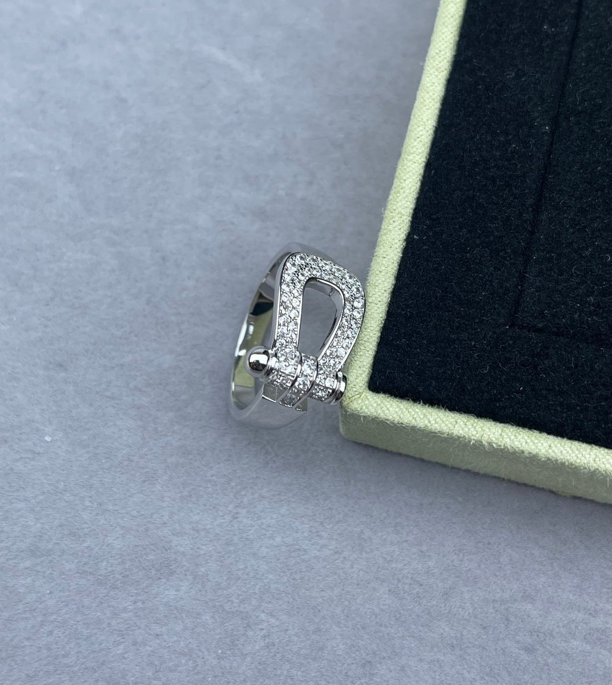 [⭐Corinne]Wide Hoof-Shaped Diamond-Studded Ring