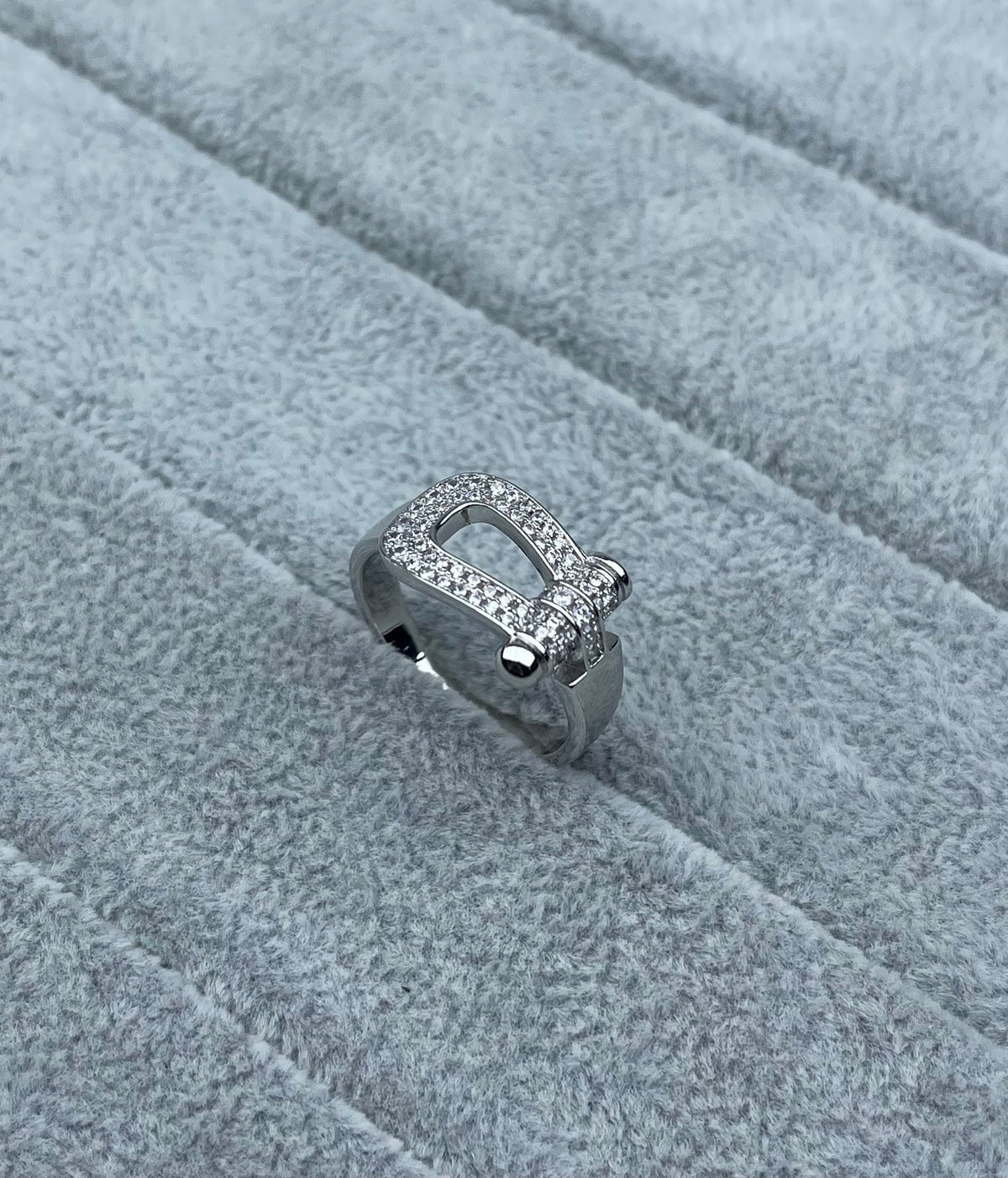 [⭐Corinne]Wide Hoof-Shaped Diamond-Studded Ring