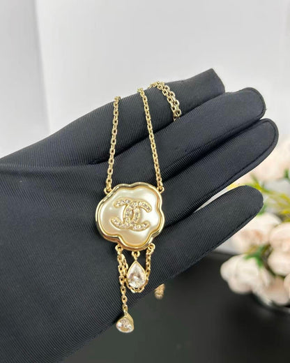 [⭐Corinne]Cloud Pearl Mother-of-Pearl Diamond Chain Pendant Necklace